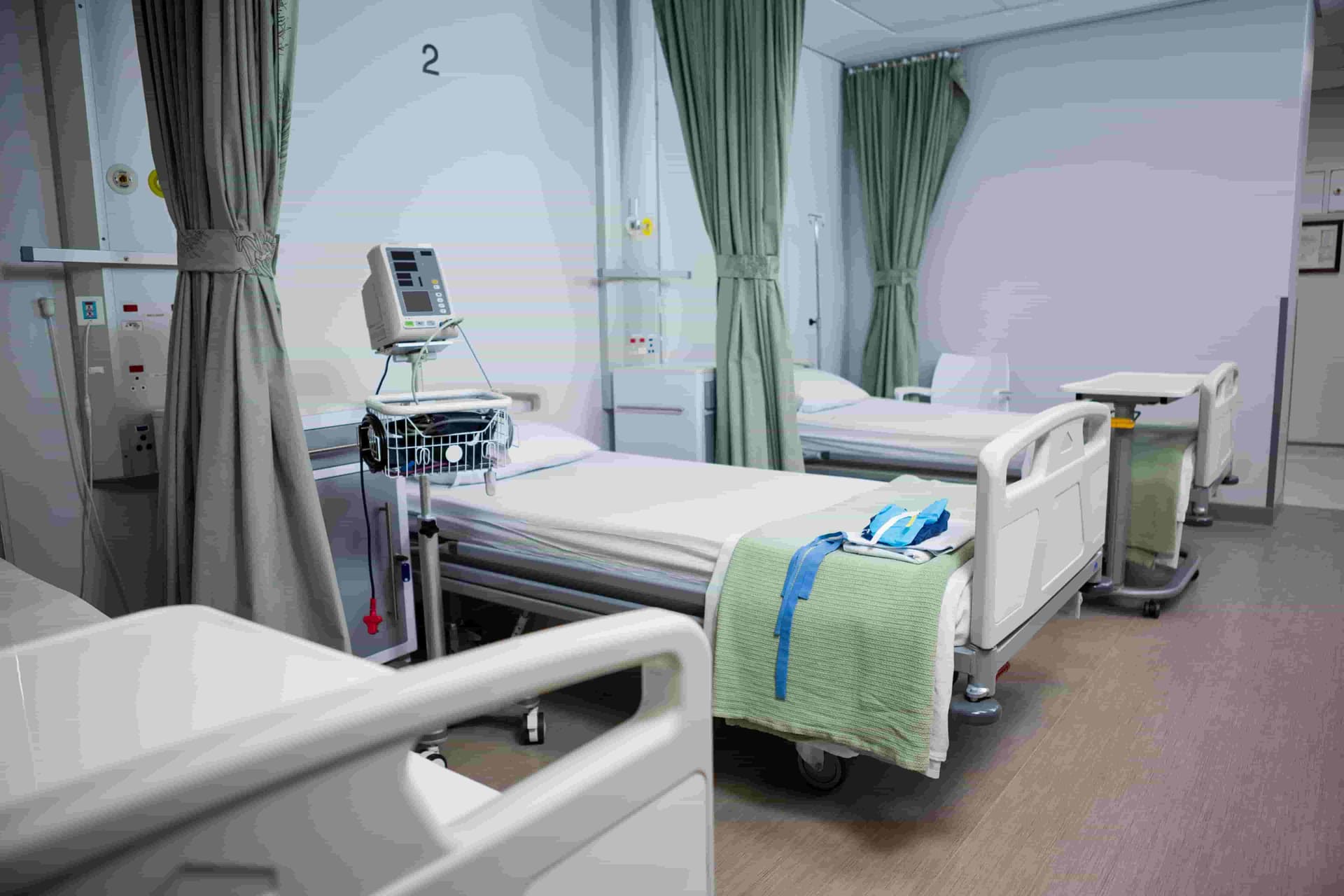 Comparison Between Home Care and Hospital Care: Which is More Suitable